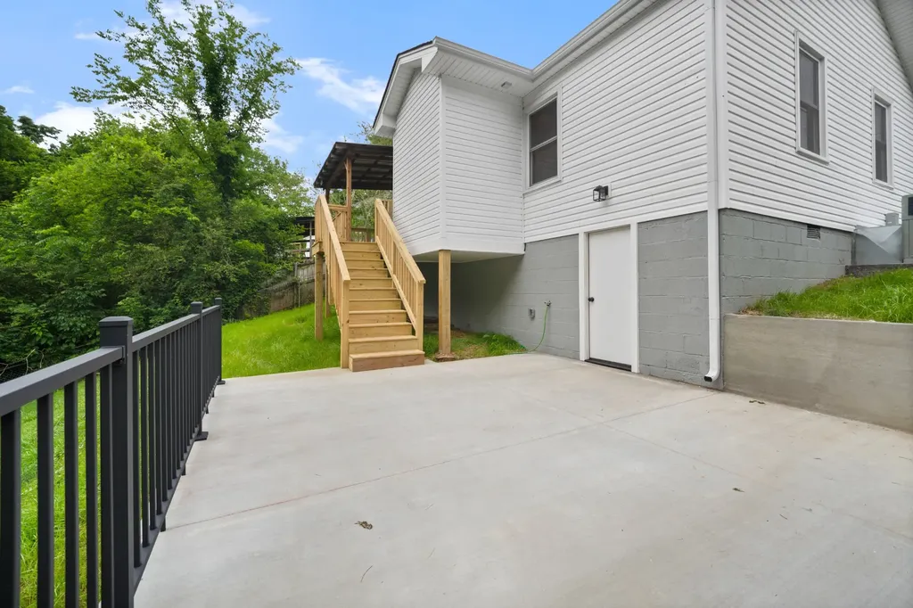 713 Monroe Street Clarksville TN 37040