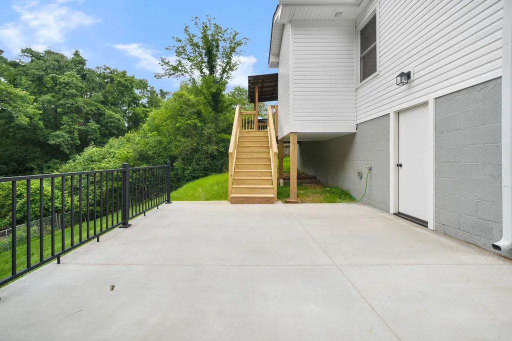 713 Monroe Street Clarksville TN 37040