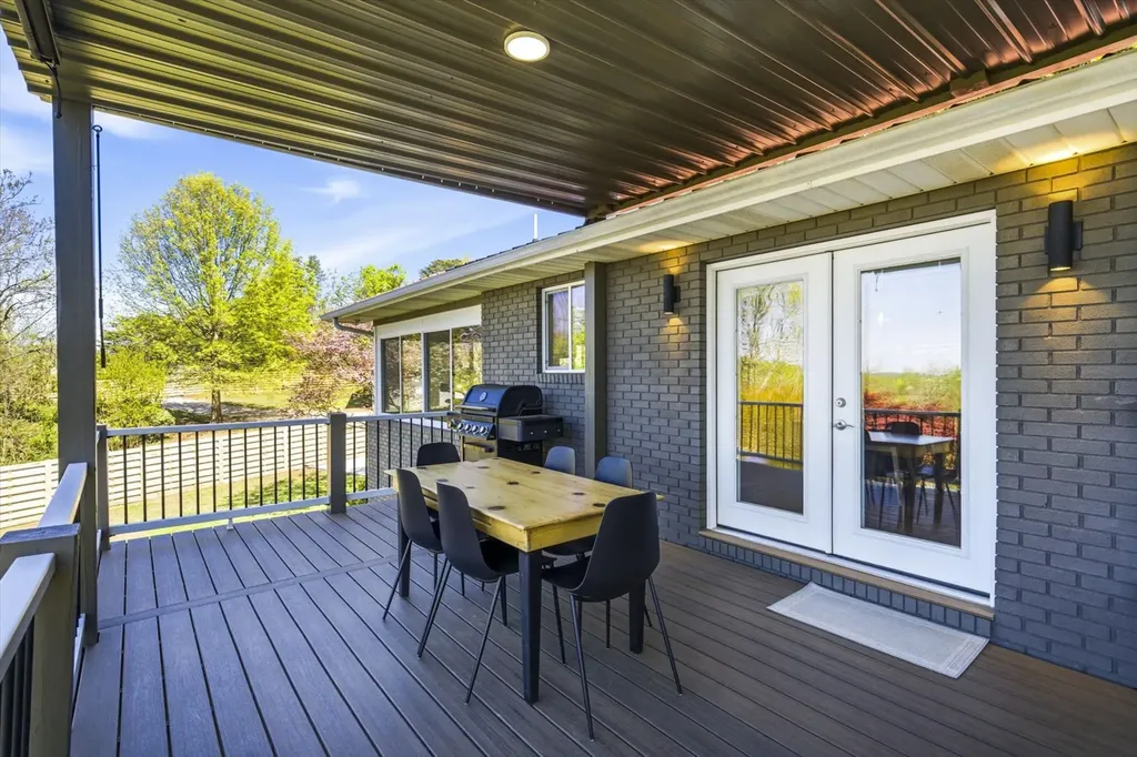 1845 Bouldercrest Drive Dandridge TN 37725