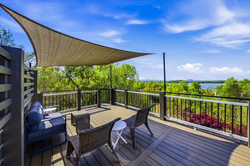 1845 Bouldercrest Drive Dandridge TN 37725