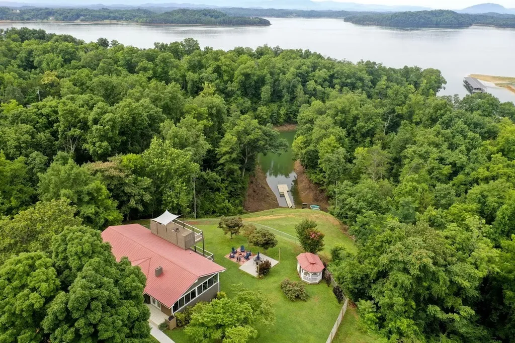 1845 Bouldercrest Drive Dandridge TN 37725