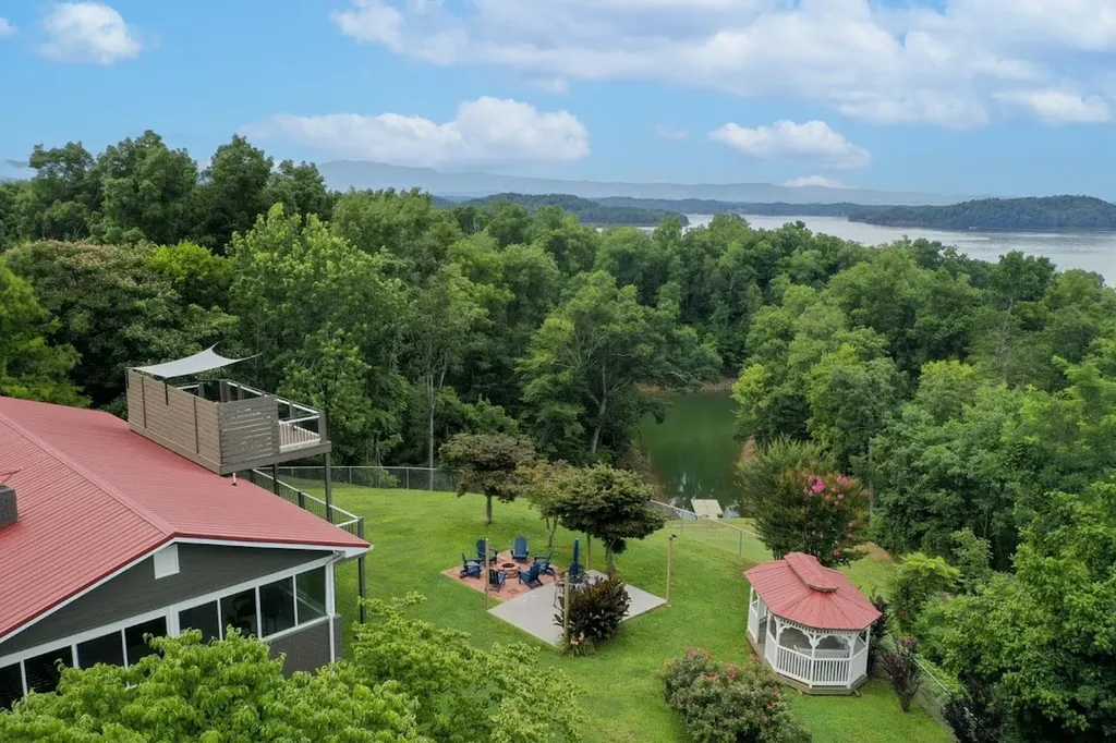 1845 Bouldercrest Drive Dandridge TN 37725