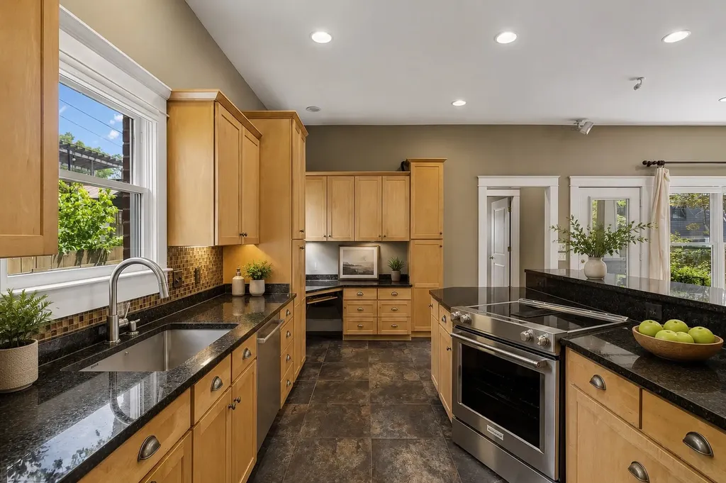 928 Russell Street Nashville TN 37206
