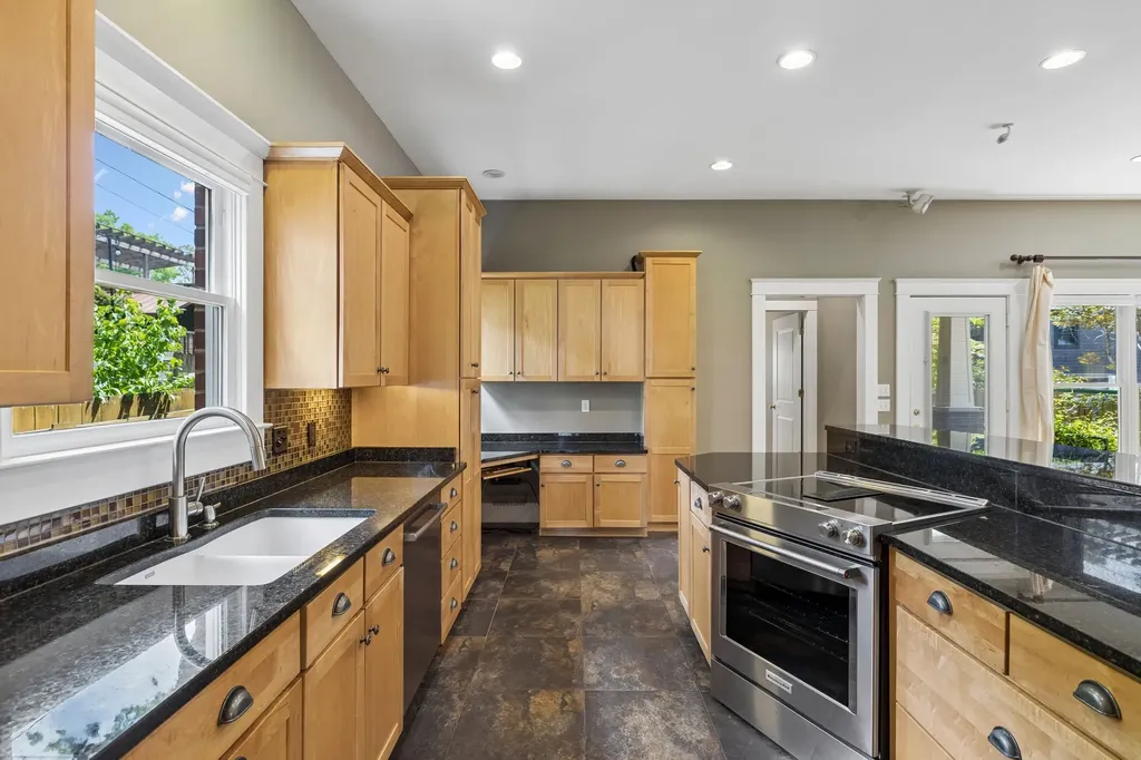 928 Russell Street Nashville TN 37206