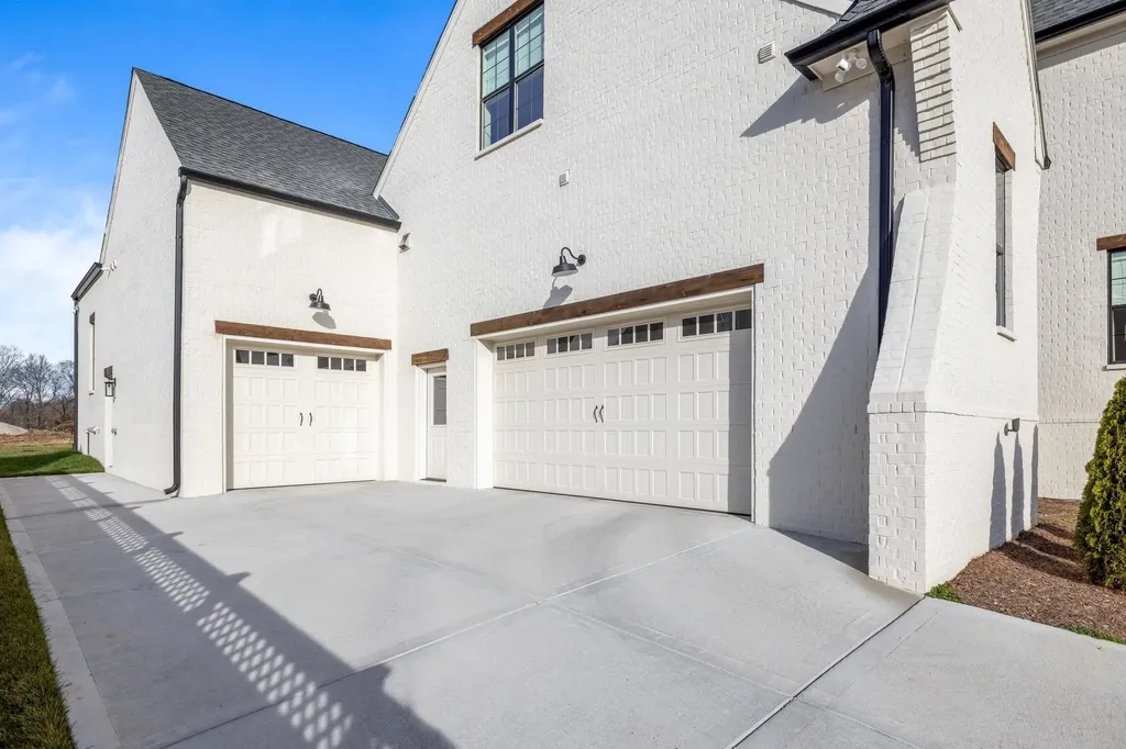 2194 Burgin Drive Thompsons Station TN 37179