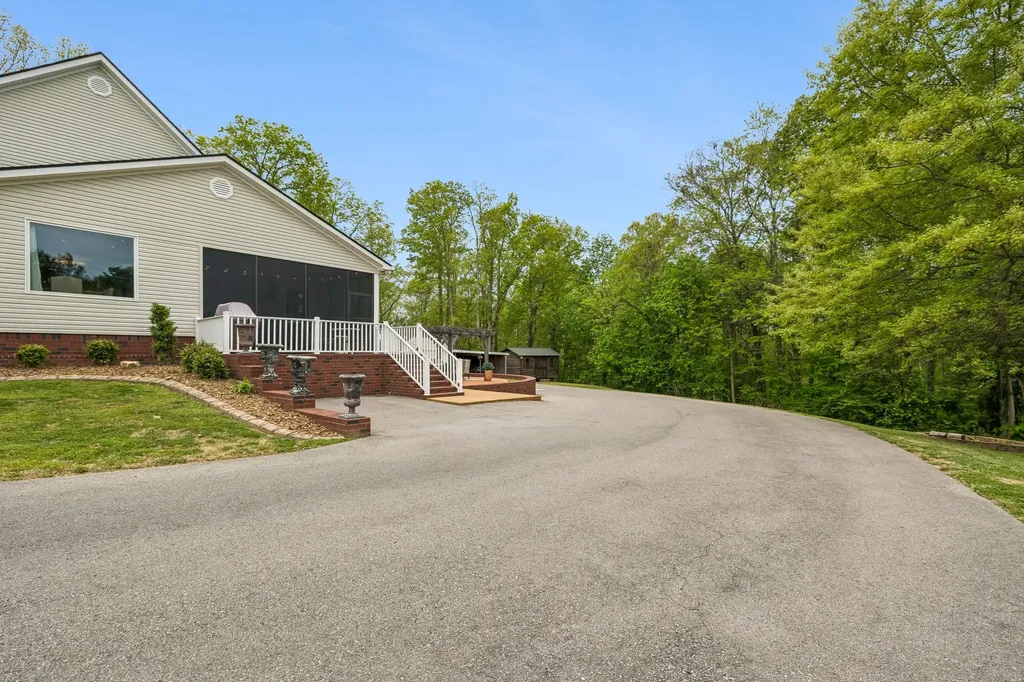 735 Hurricane Ridge Road Smithville TN 37166