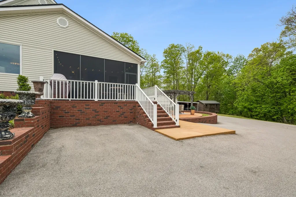735 Hurricane Ridge Road Smithville TN 37166