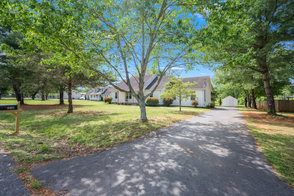 1618 Windy Meadow Drive Christiana TN 37037