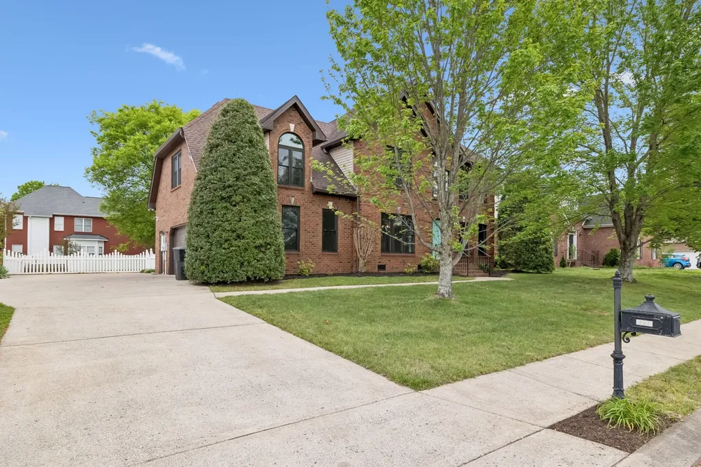 3073 Schoolside Street Murfreesboro TN 37128