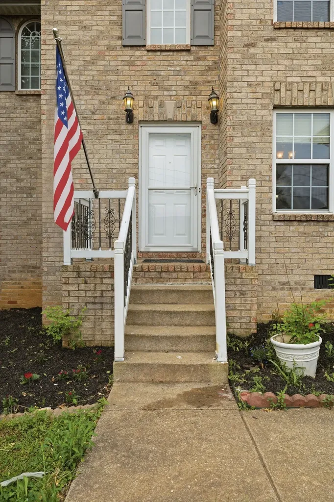 233 Briarcotes Circle La Vergne TN 37086