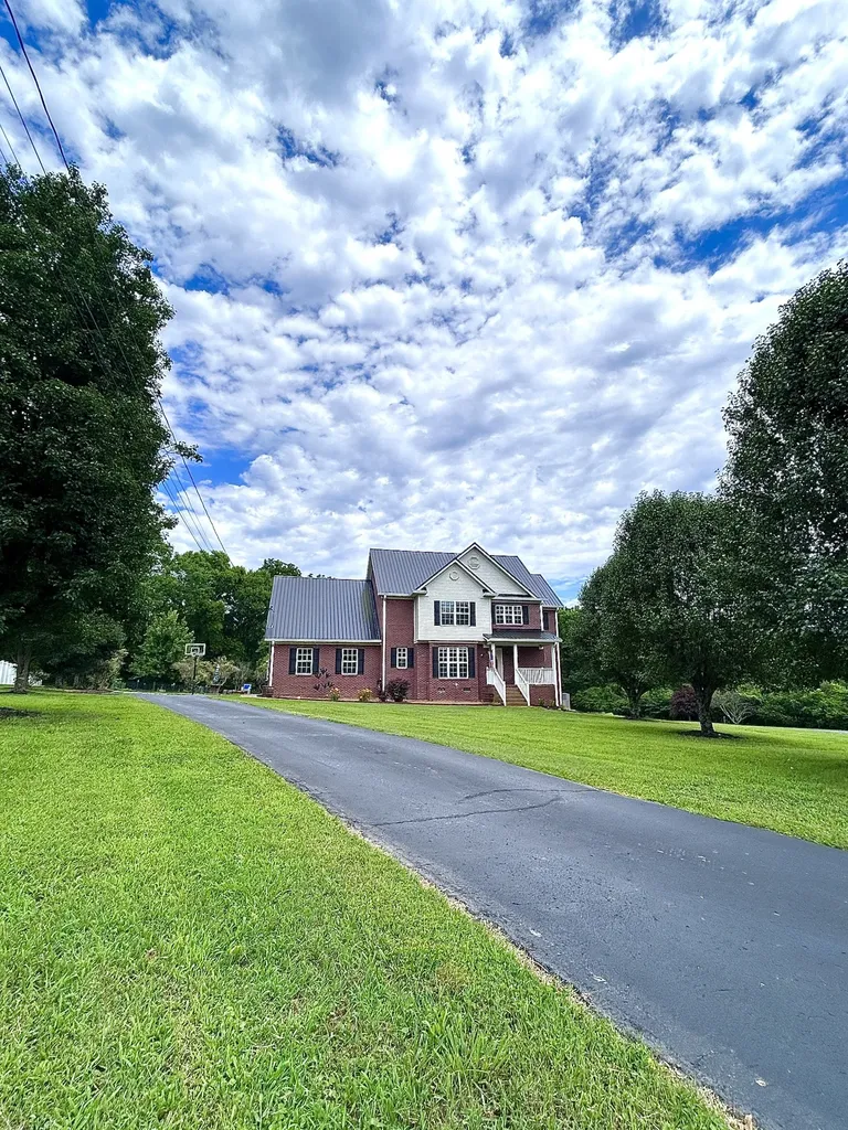 1109 Stonehenge Court Columbia TN 38401