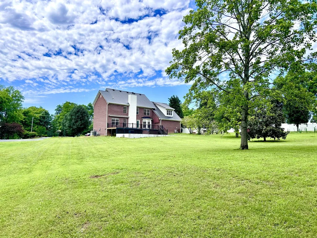 1109 Stonehenge Court Columbia TN 38401