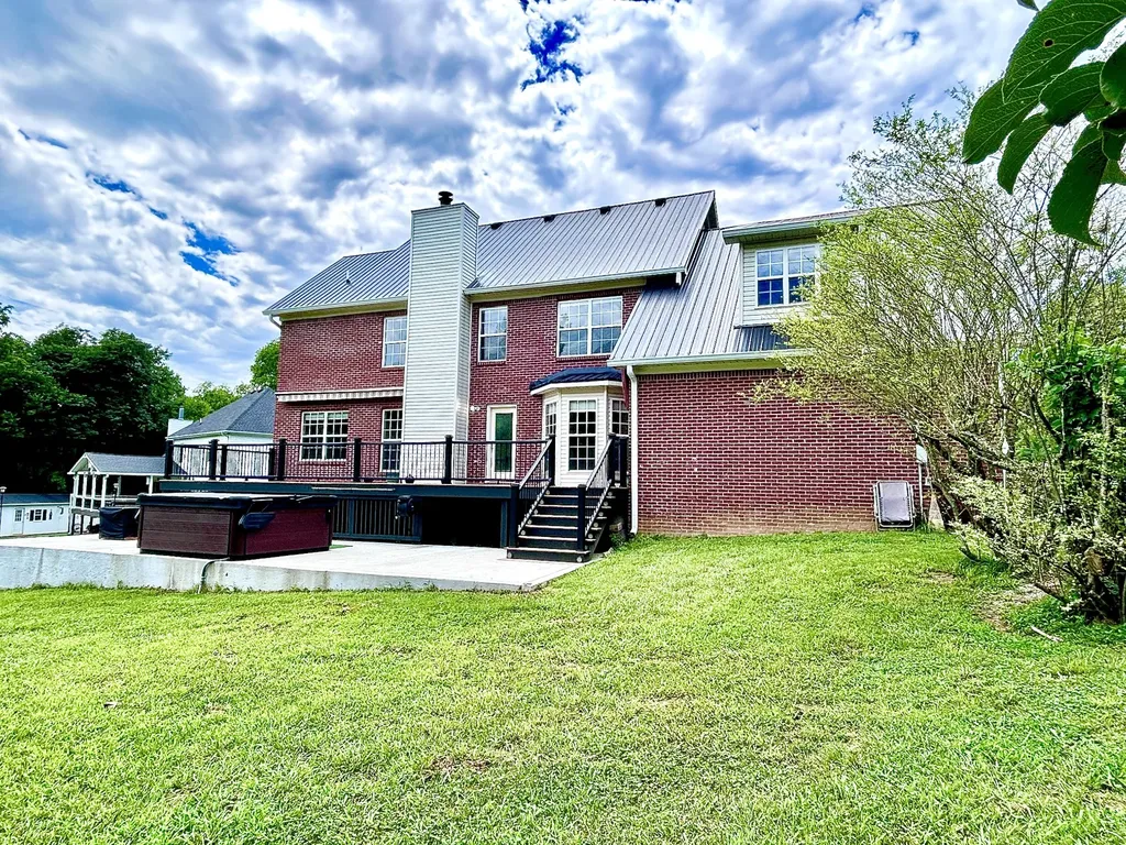 1109 Stonehenge Court Columbia TN 38401