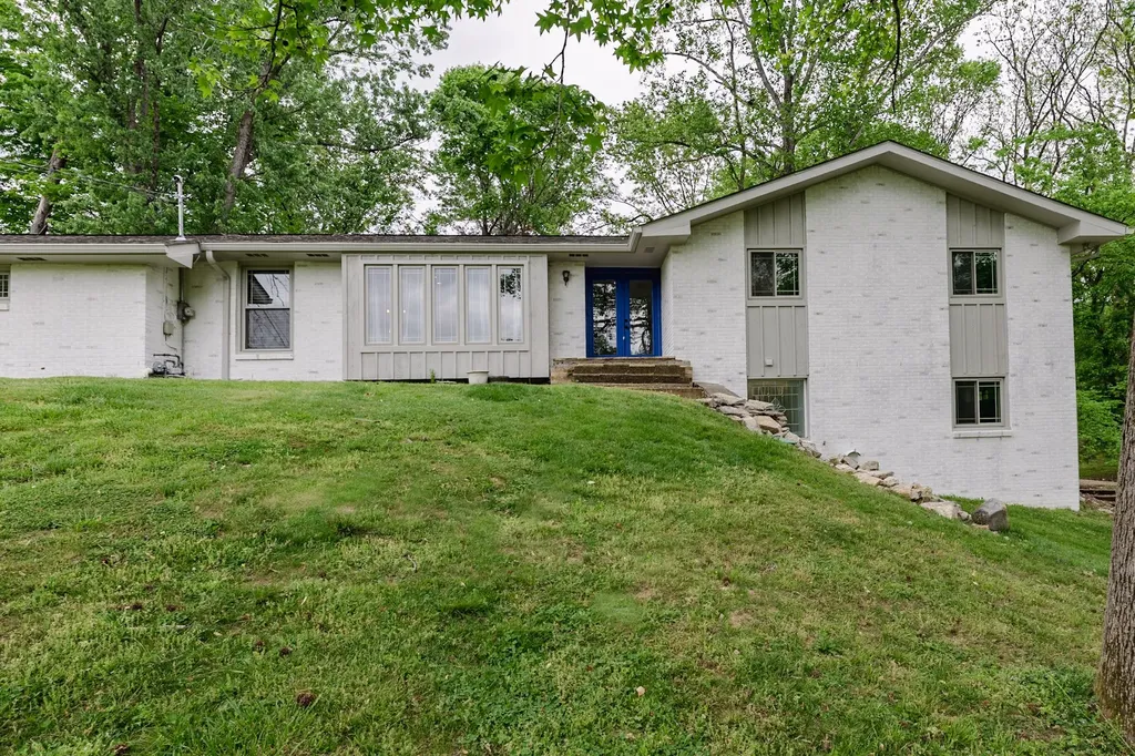 537 Indian Lake Road Hendersonville TN 37075