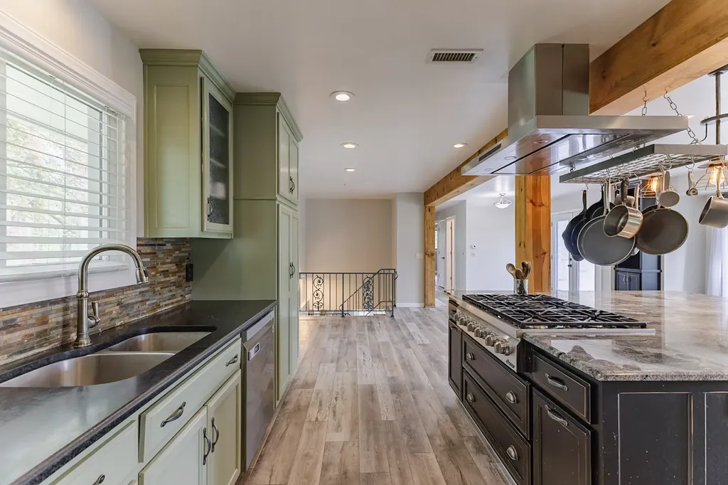 537 Indian Lake Road Hendersonville TN 37075