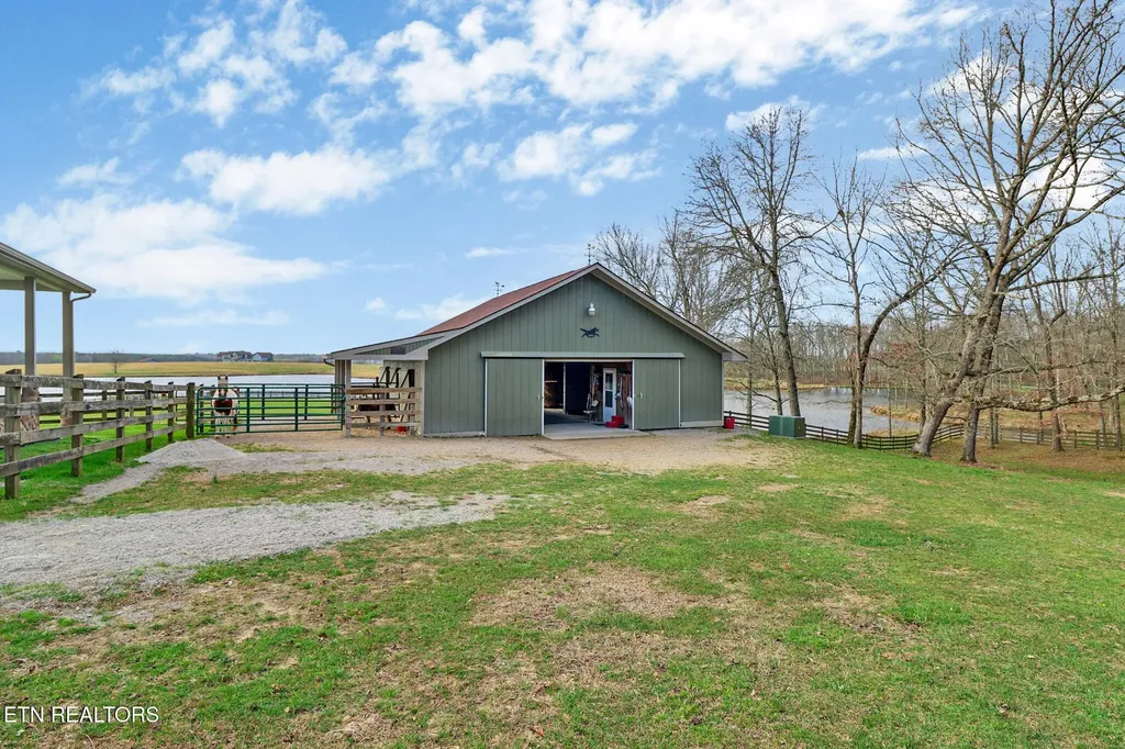 1201 Bridle Trail Spencer TN 38585