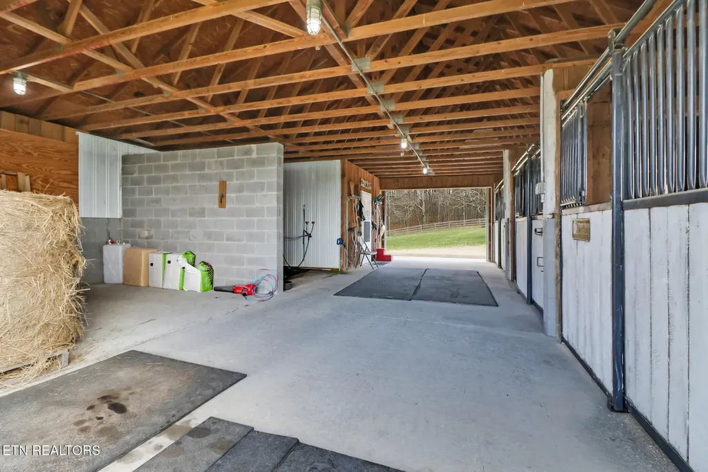 1201 Bridle Trail Spencer TN 38585