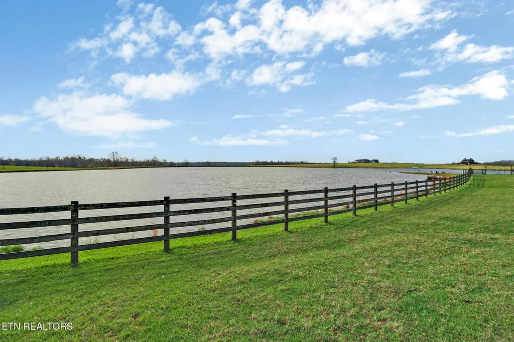 1201 Bridle Trail Spencer TN 38585