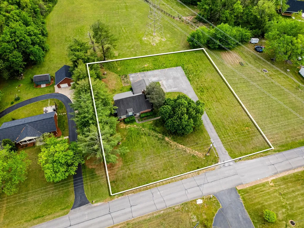 674 Lakeside Drive Springfield TN 37172