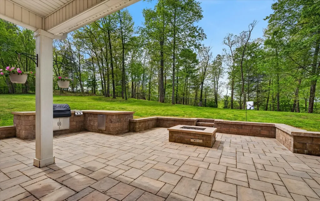 1820 River Road Clarksville TN 37040