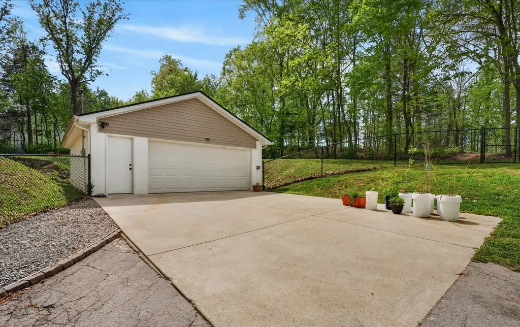 1820 River Road Clarksville TN 37040