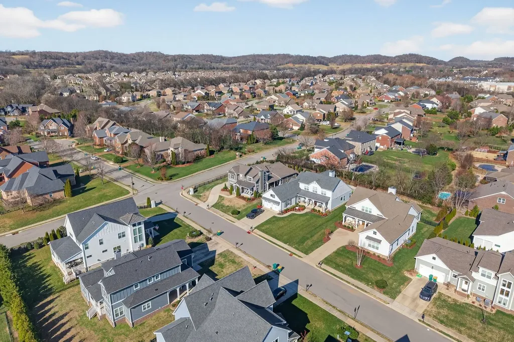 998 Spruce Ridge Lane Spring Hill TN 37174