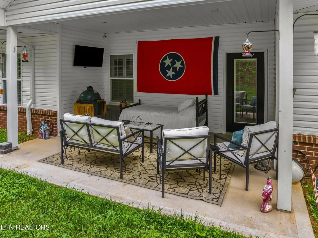 1032 Patriots Landing Dandridge TN 37725
