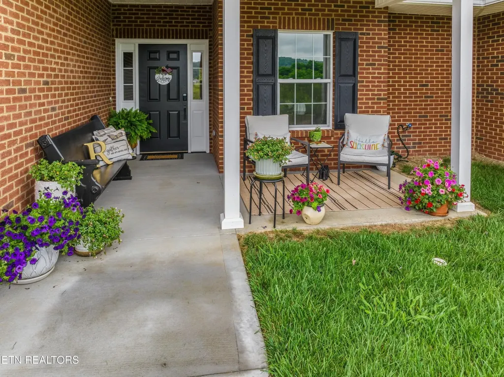1032 Patriots Landing Dandridge TN 37725