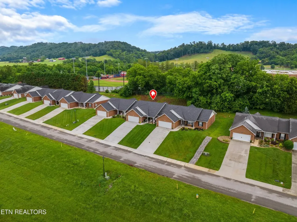 1032 Patriots Landing Dandridge TN 37725