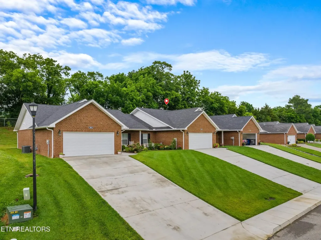 1032 Patriots Landing Dandridge TN 37725