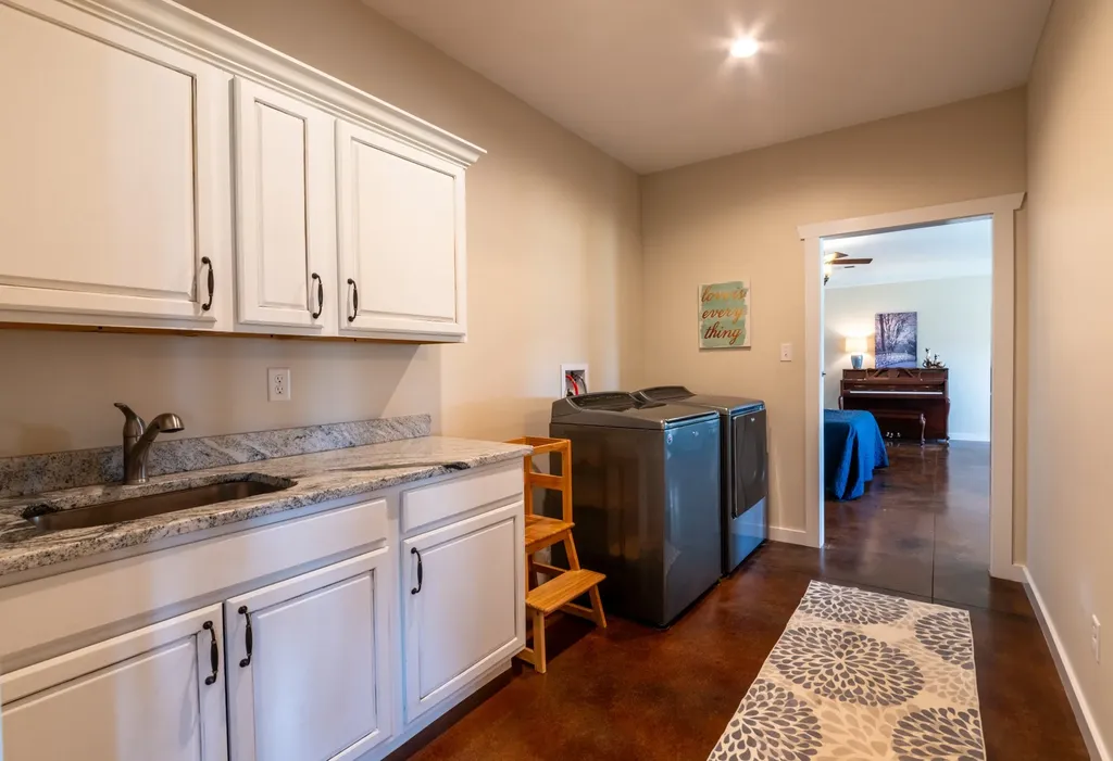 202 Rocky Drive Dickson TN 37055