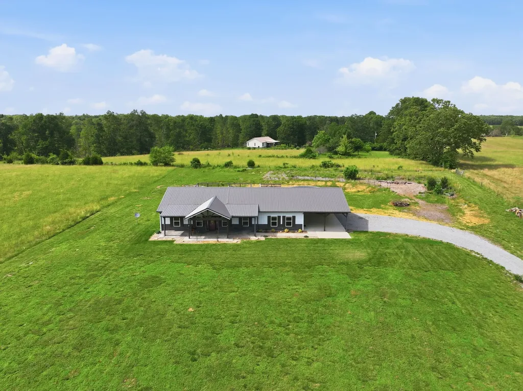 202 Rocky Drive Dickson TN 37055