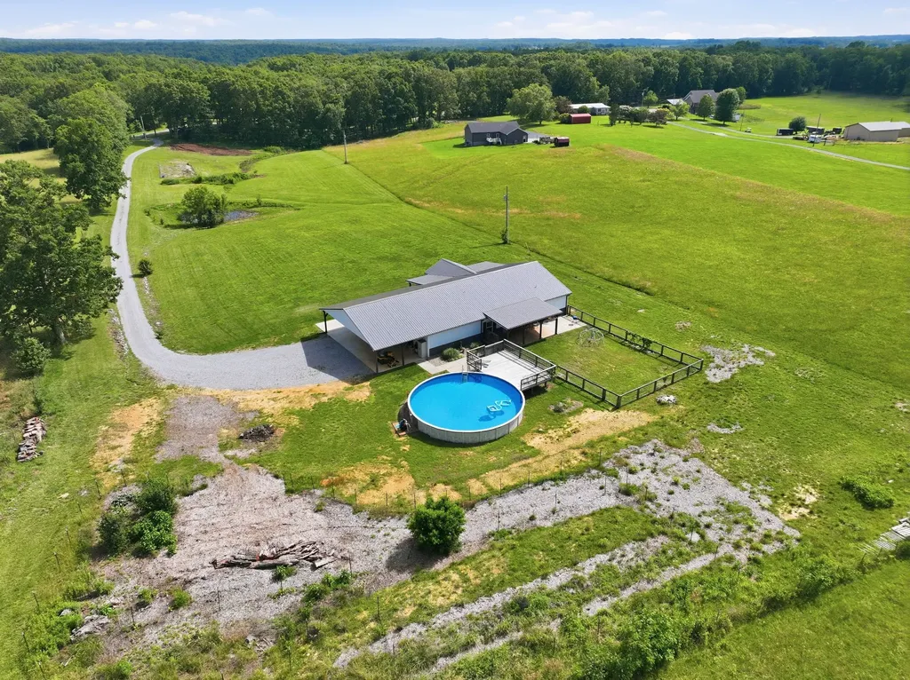 202 Rocky Drive Dickson TN 37055