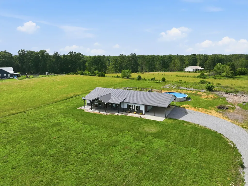 202 Rocky Drive Dickson TN 37055