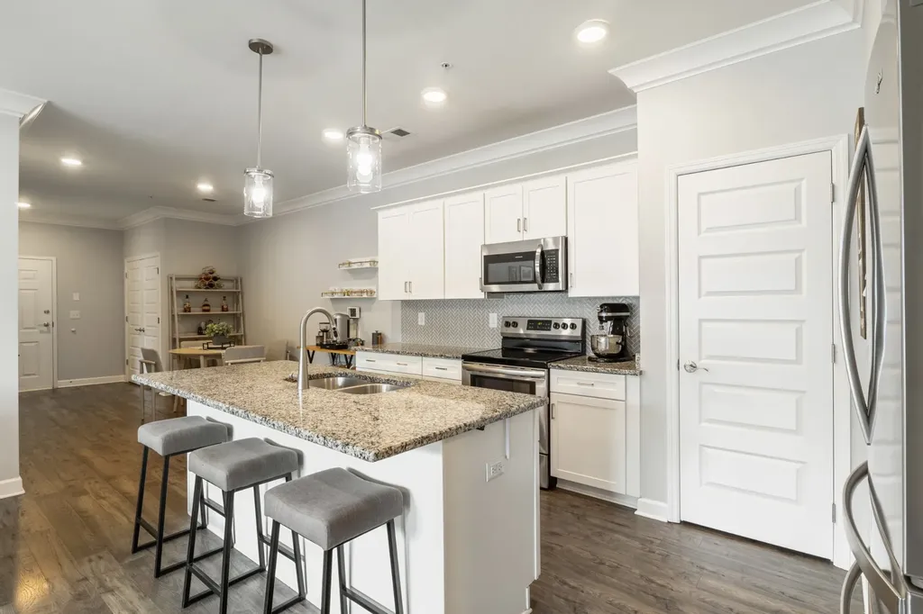 7483 Highway 70 S Nashville TN 37221