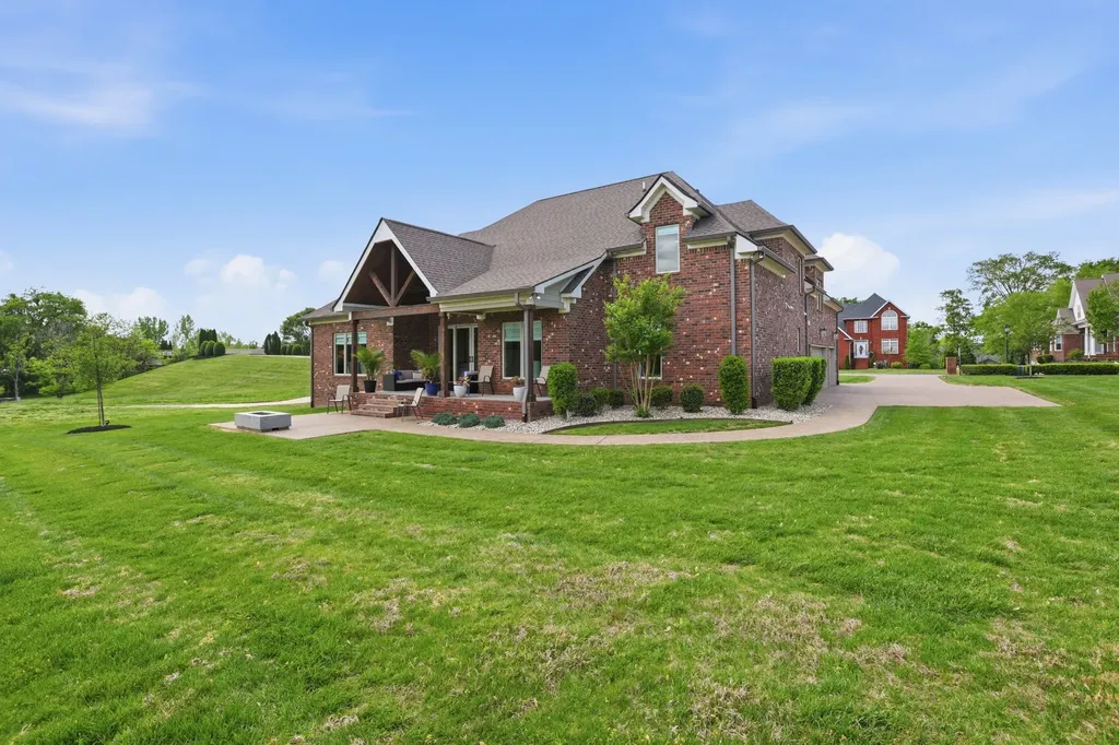 307 Five Oaks Boulevard Lebanon TN 37087
