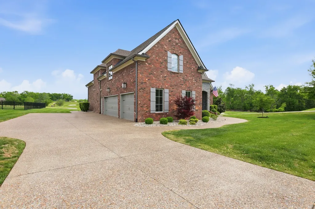 307 Five Oaks Boulevard Lebanon TN 37087