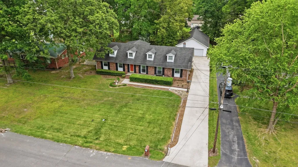 1205 Woodcrest Drive Manchester TN 37355