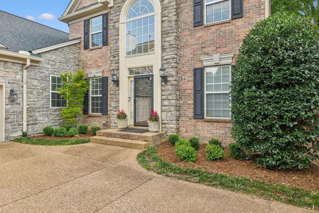 1113B Biltmore Drive Nashville TN 37204