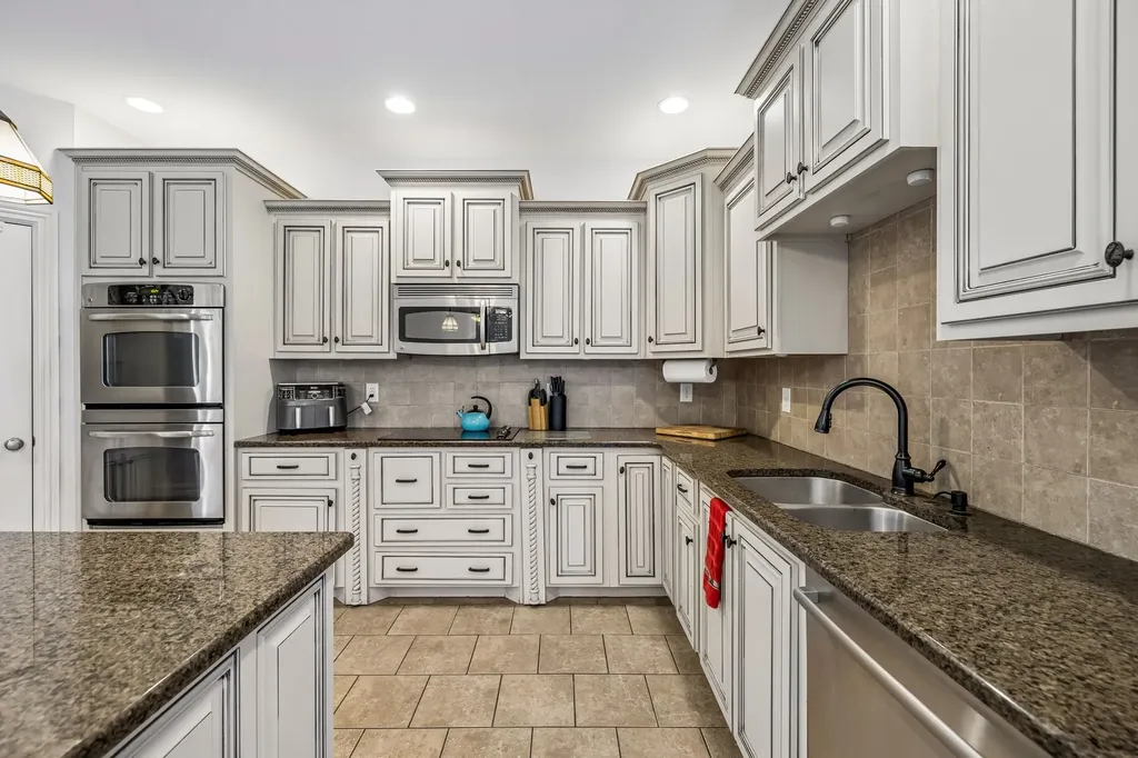 2456 Settlers Trace Clarksville TN 37043