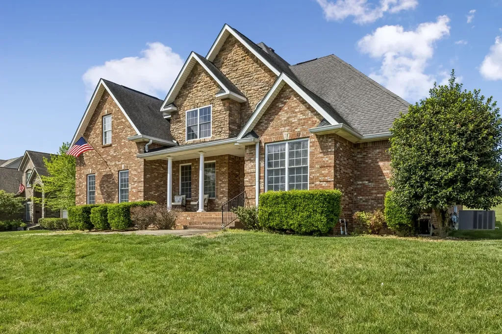 2456 Settlers Trace Clarksville TN 37043