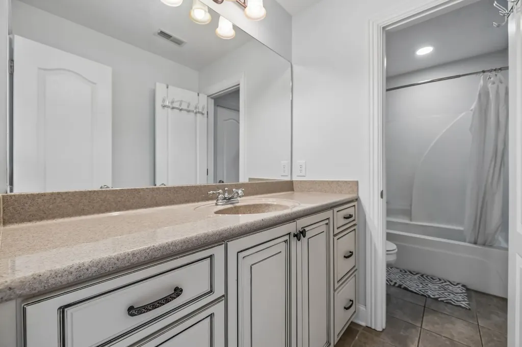 2456 Settlers Trace Clarksville TN 37043