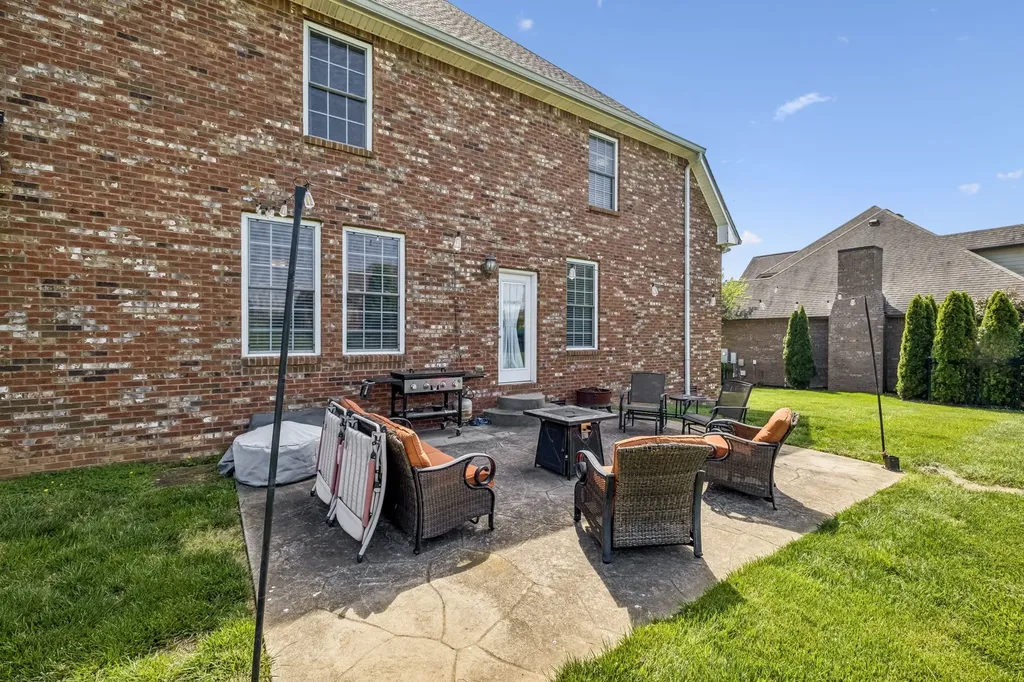 2456 Settlers Trace Clarksville TN 37043