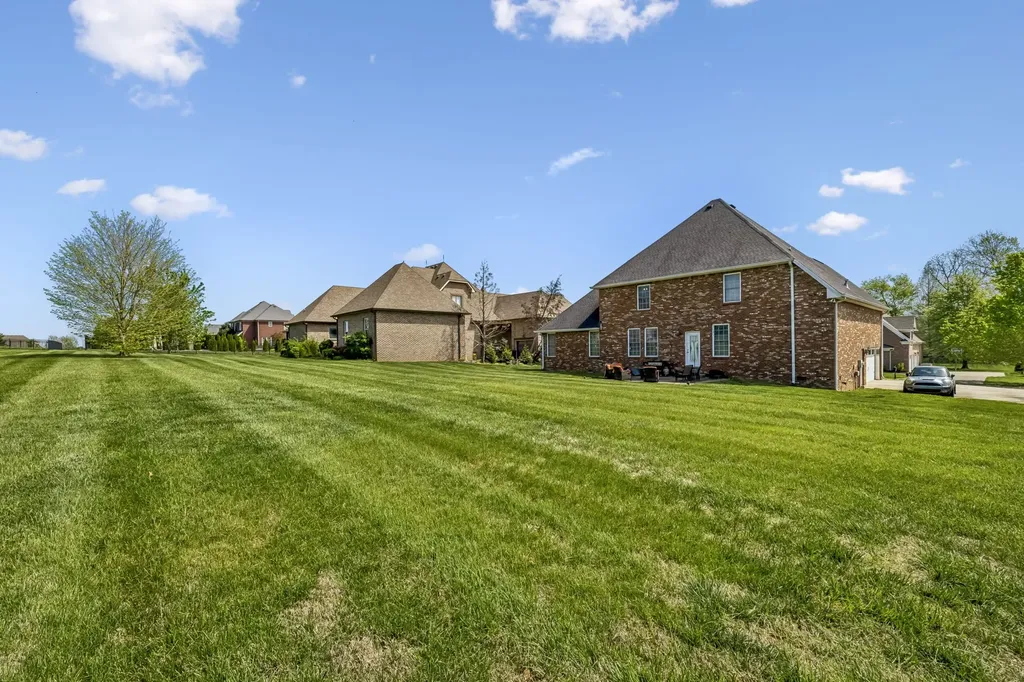 2456 Settlers Trace Clarksville TN 37043