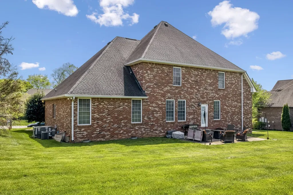 2456 Settlers Trace Clarksville TN 37043