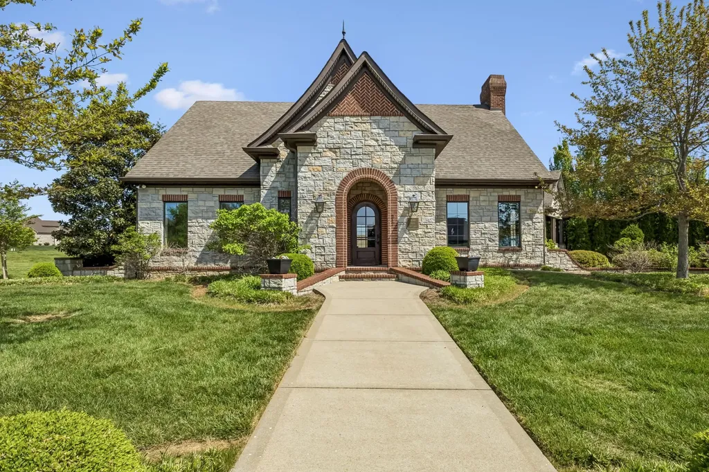 2456 Settlers Trace Clarksville TN 37043