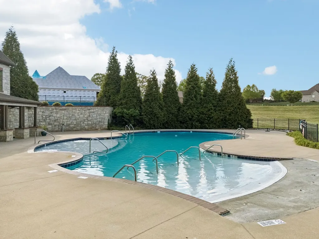 2456 Settlers Trace Clarksville TN 37043