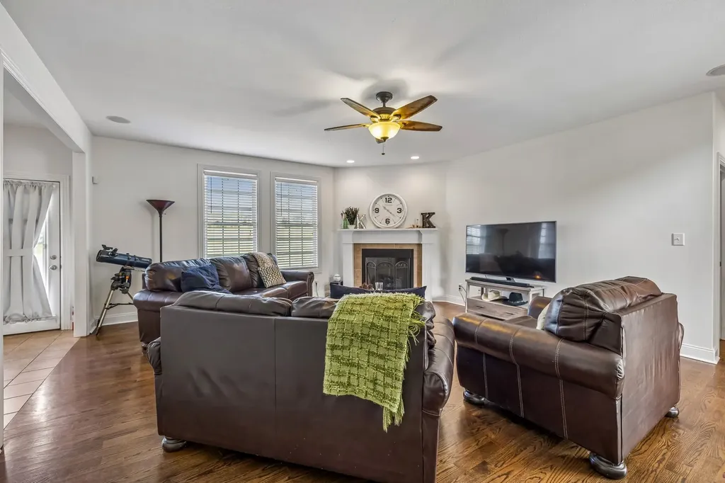 2456 Settlers Trace Clarksville TN 37043