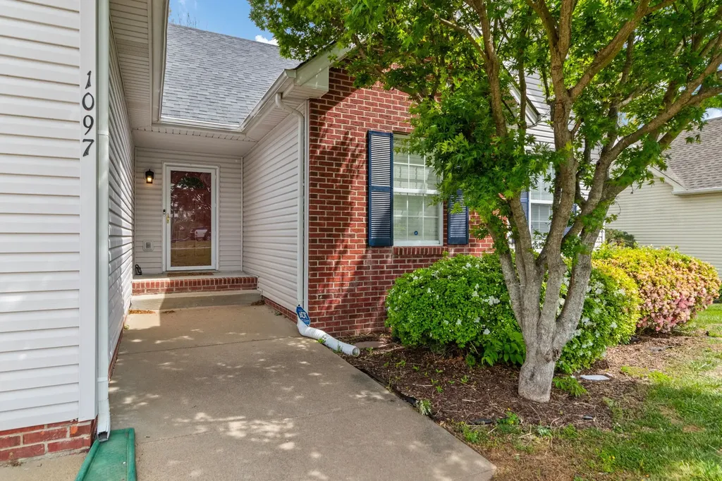 1097 Gunpoint Drive Clarksville TN 37042