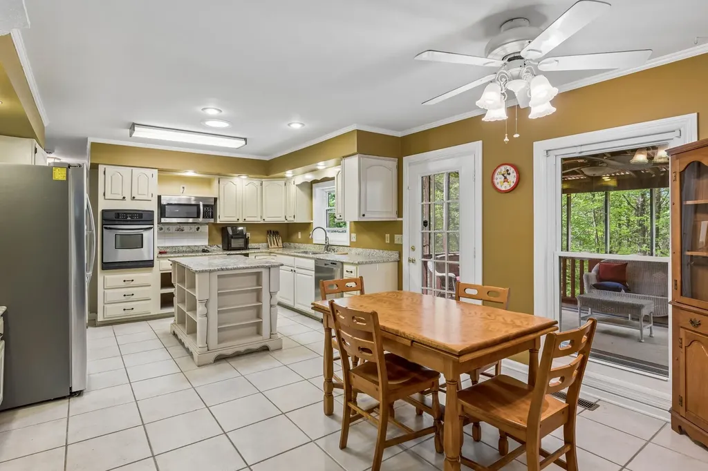 1912 Graceland Drive Goodlettsville TN 37072